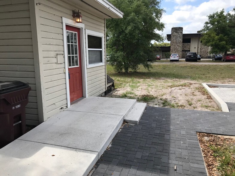 More Photos Of 1200 Connecticut Ave, Saint Cloud General Retail For Sale