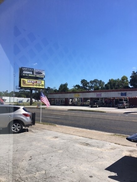 Primary Photo Of 970 N 5th St, Silsbee Storefront For Lease