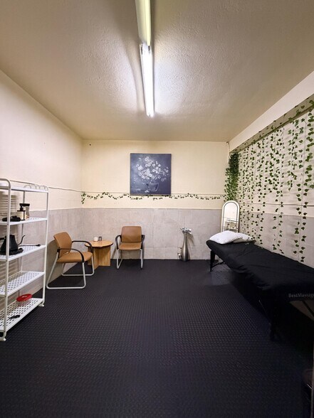 More Photos Of 8457 Foothill Blvd, Sunland General Retail For Lease