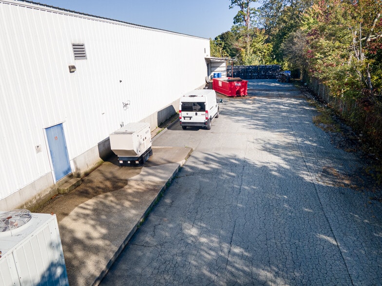 More Photos Of 699 Tarkiln Hill Rd, New Bedford Distribution For Sale