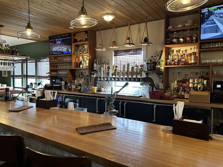 More Photos Of 117 S College Rd, Lafayette Restaurant For Lease