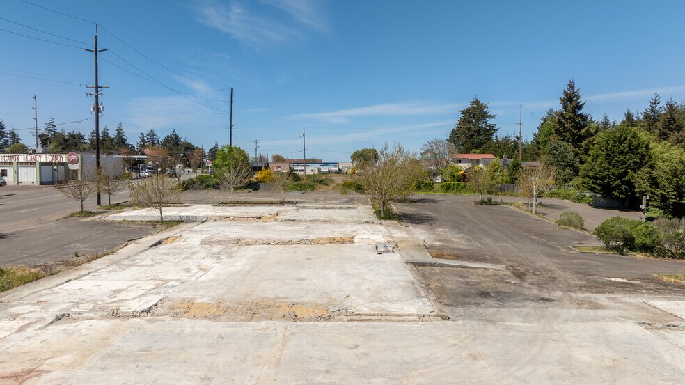 More Photos Of 1090 Newmark Ave, Coos Bay Land For Sale