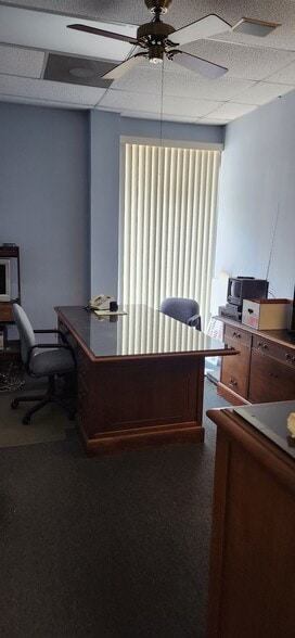 More Photos Of 1123 Forest Pky, Forest Park Flex For Lease