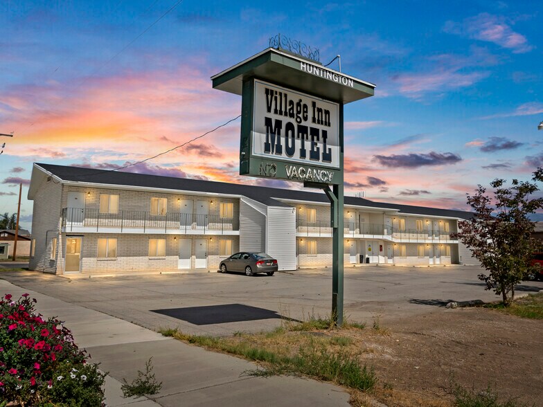 Primary Photo Of 307 S Main St, Huntington Hotel For Sale