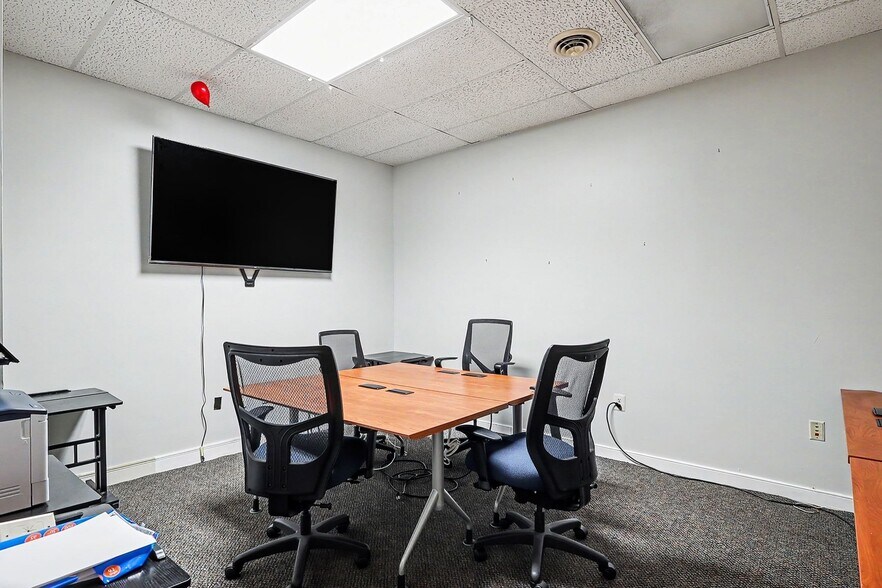 More Photos Of 8407 Richmond Hwy, Alexandria Storefront For Sale