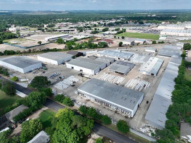 More Photos Of 301 Pleasant Dr, Dallas Warehouse For Lease
