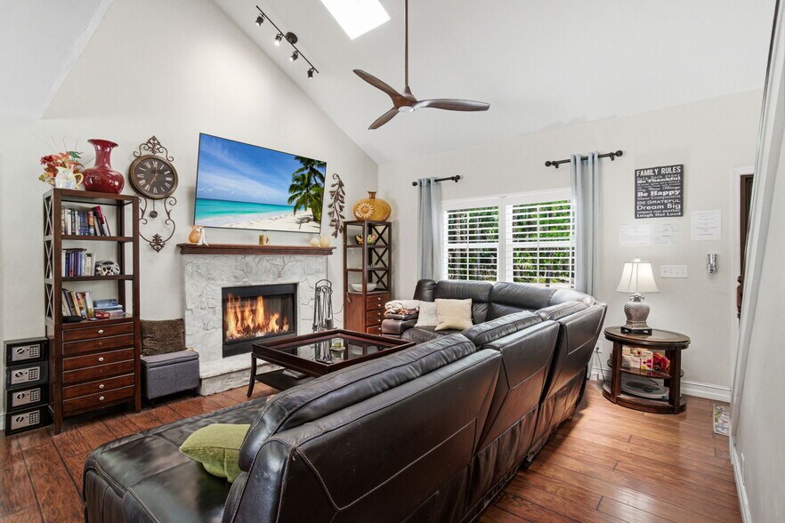 More Photos Of 4120 3rd Ave NW, Naples Apartments For Sale