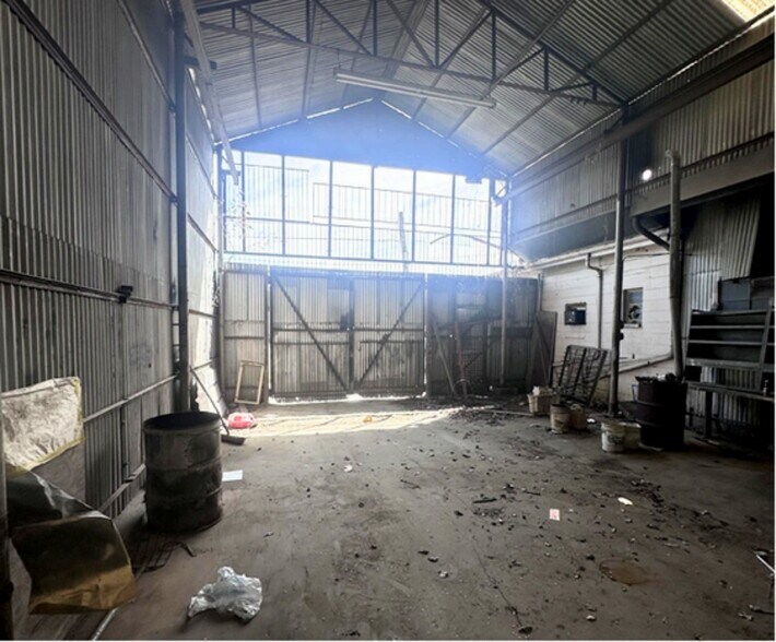 More Photos Of 622 S Collard St, Fort Worth Warehouse For Sale