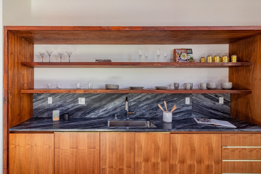 More Photos Of 3013 Gilroy St, Los Angeles Office For Sale