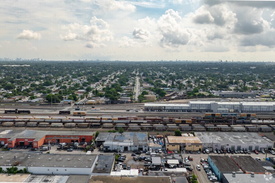 More Photos Of 4305-4325 E 11th Ave, Hialeah Warehouse For Sale
