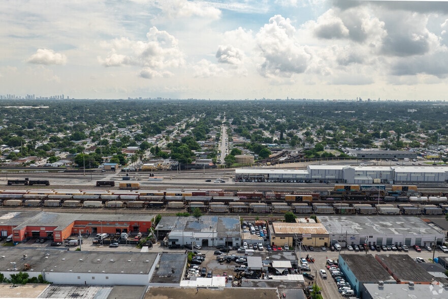 More Photos Of 4305-4325 E 11th Ave, Hialeah Warehouse For Sale
