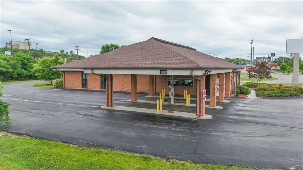 More Photos Of 4919 Lee Hwy, Bristol Bank For Sale