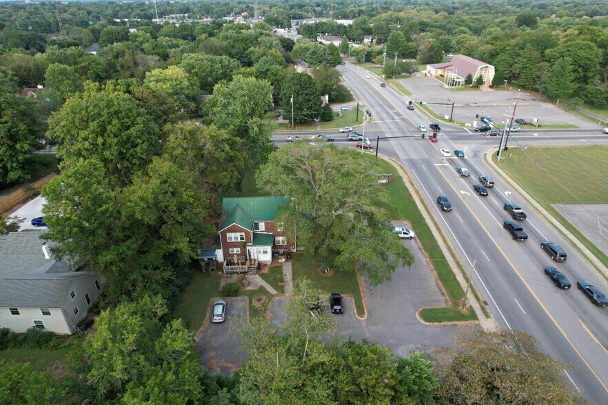 More Photos Of 1202 SE Broad St, Murfreesboro Office Residential For Lease