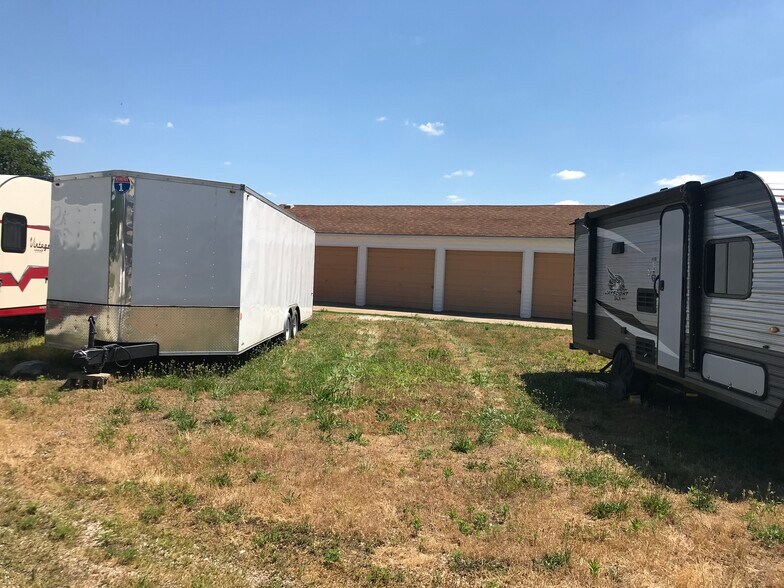 More Photos Of 116 E Church St, Savoy Self Storage For Sale