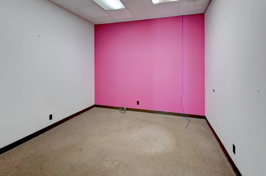 More Photos Of 4003 Pennsylvania Ave, Kansas City Office For Sale