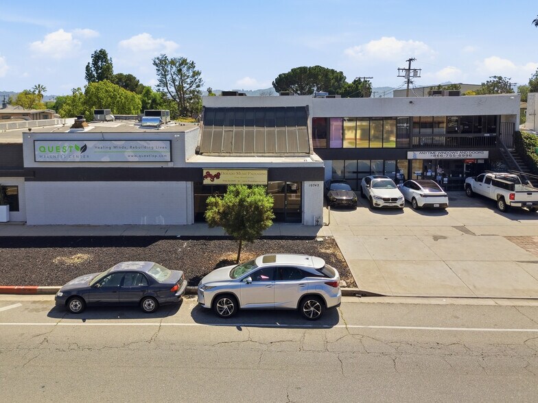 More Photos Of 10742 Burbank Blvd, North Hollywood Warehouse For Lease