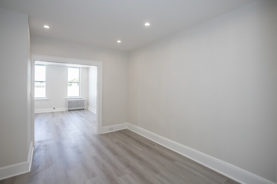 More Photos Of 6717 Myrtle Ave, Glendale Storefront Retail Residential For Sale