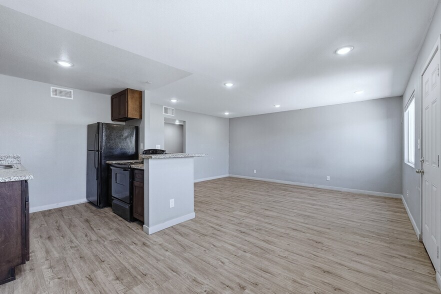 More Photos Of 521 Calcaterra Cir, Las Vegas Apartments For Sale