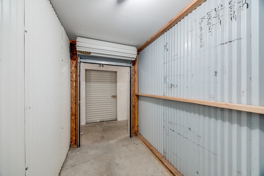 More Photos Of 438 Walnut St, Lawrenceburg Self Storage For Sale