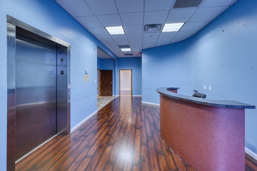 More Photos Of 8200-8250 66th St N, Pinellas Park Unknown For Lease
