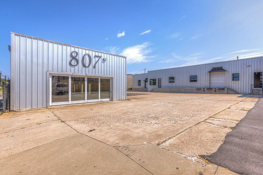 More Photos Of 807 S Xanthus Ave, Tulsa Warehouse For Lease