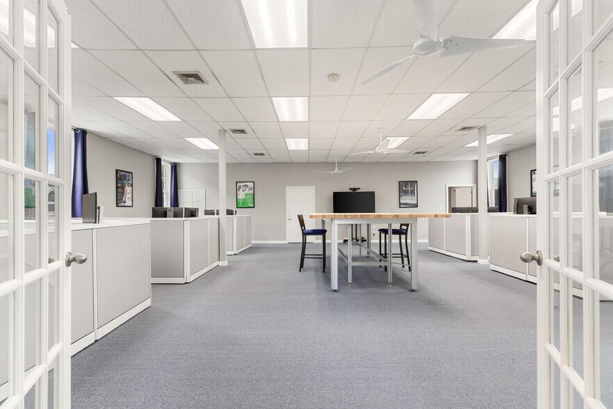 More Photos Of 7 Foster St, Wakefield Office For Sale