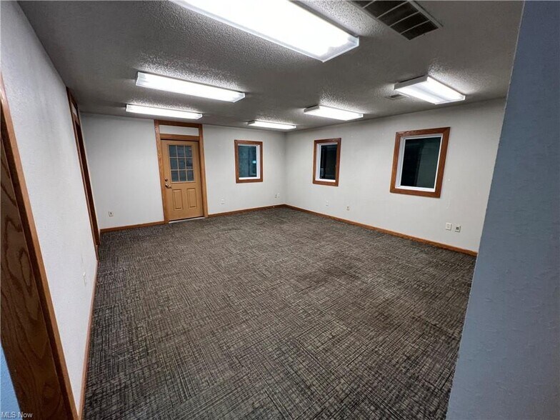 More Photos Of 8433 South Ave, Youngstown Light Distribution For Lease