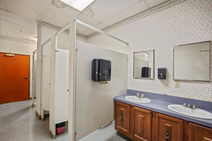 More Photos Of 2890 S Goliad St, Rockwall Industrial For Sale