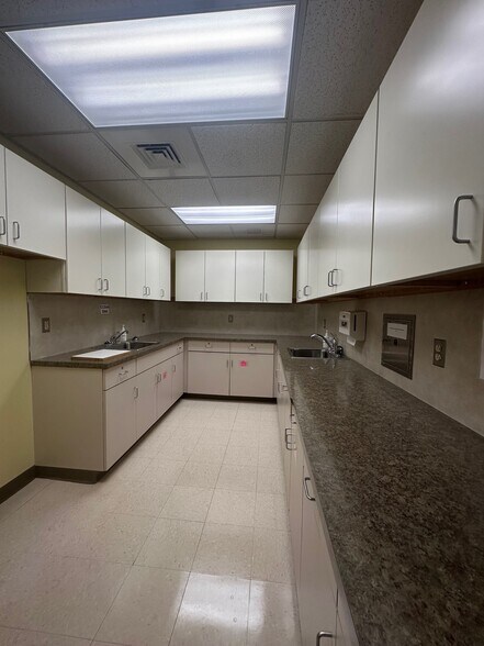 More Photos Of 546 Cromwell Ave, Rocky Hill Medical For Sale