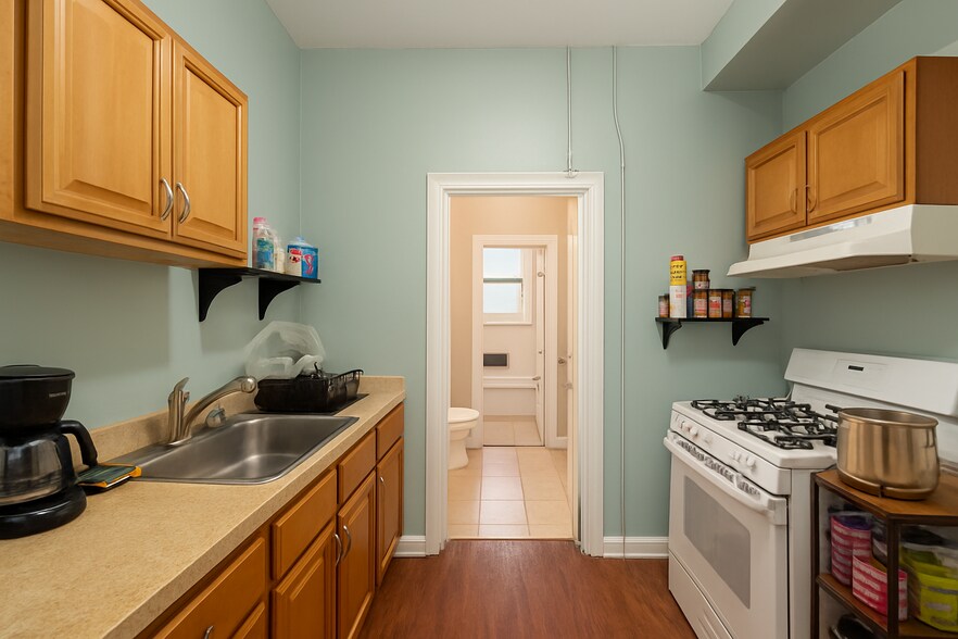 More Photos Of 11-23 Bannard St, Freehold Warehouse For Lease