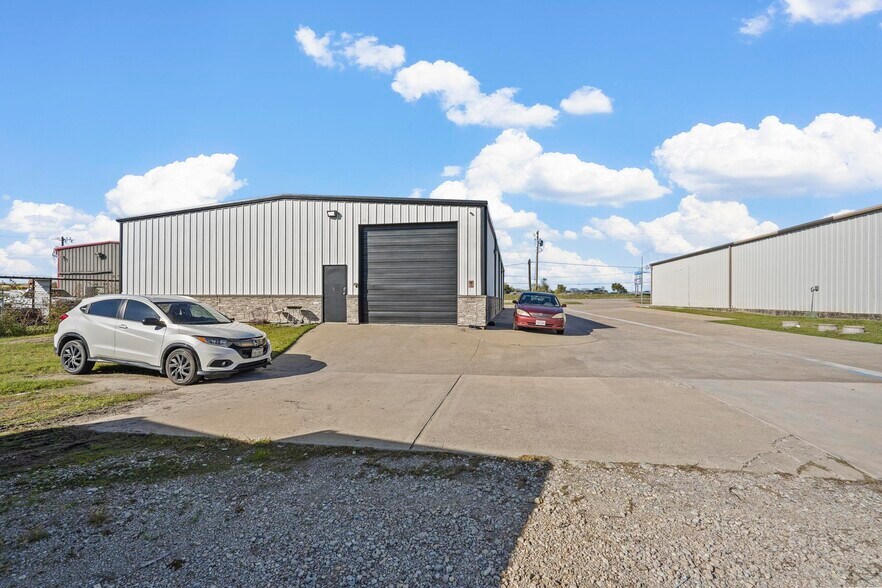 More Photos Of 4250 I-30 E, Rockwall Showroom For Sale