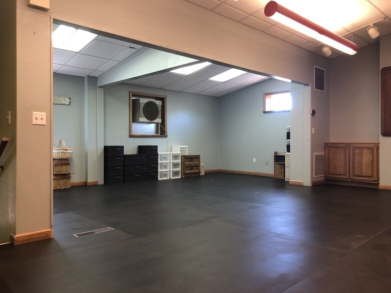 More Photos Of 1916 Sheldon Ave, Colorado Springs Distribution For Lease