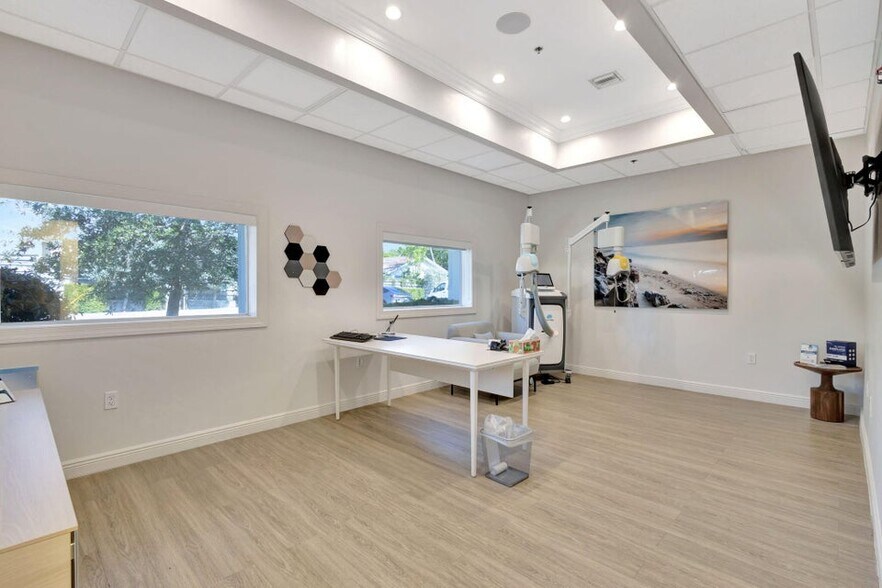 More Photos Of 402 SE 6th Ave, Delray Beach Medical For Lease