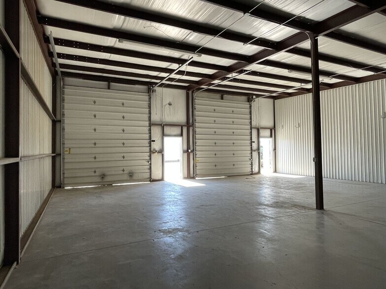 More Photos Of 10614 PR 1310, Wolfforth Warehouse For Lease