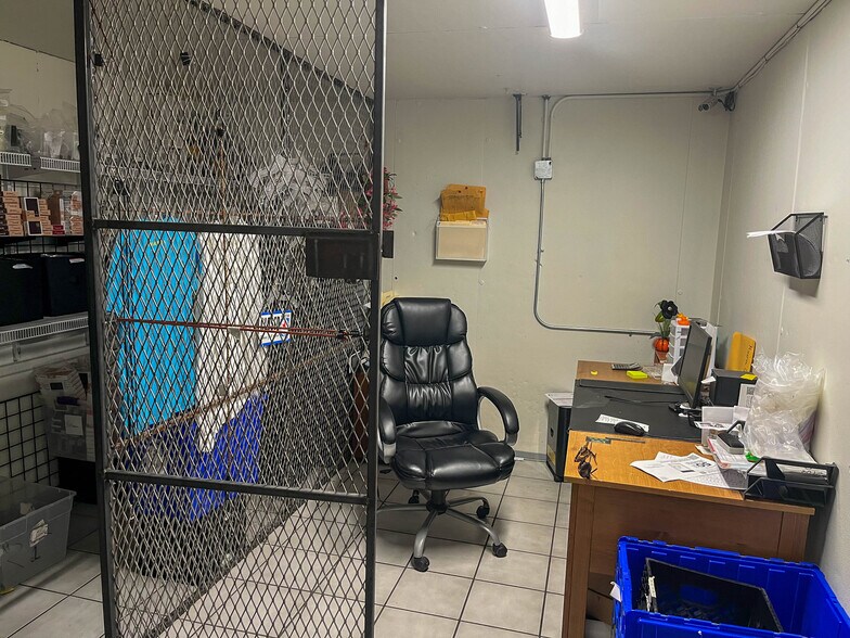 More Photos Of 5800 Gibson Blvd SE, Albuquerque Freestanding For Lease