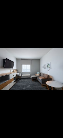 More Photos Of 215 Alford Dr, Weatherford Hotel For Sale
