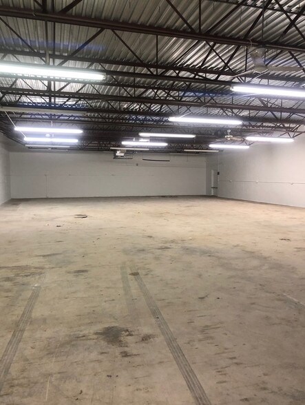 More Photos Of 100 SW 15th St, Fort Lauderdale Warehouse For Lease