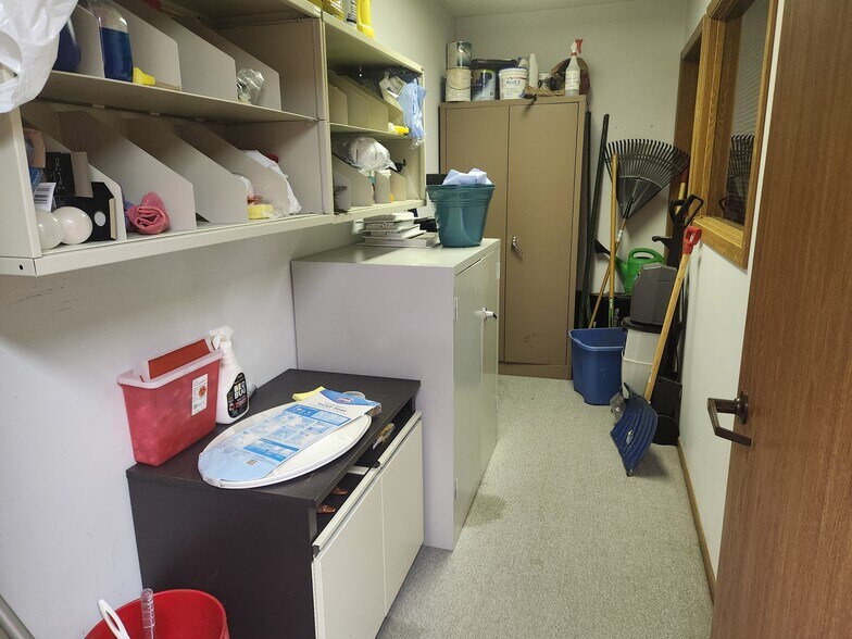 More Photos Of 1309 S Broadway St, Toledo Office For Sale