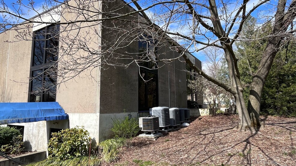 More Photos Of 831 DeKalb Pike, Blue Bell Schools For Sale