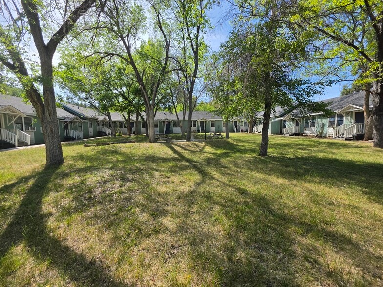 More Photos Of 400 N Roop St, Susanville Apartments For Sale