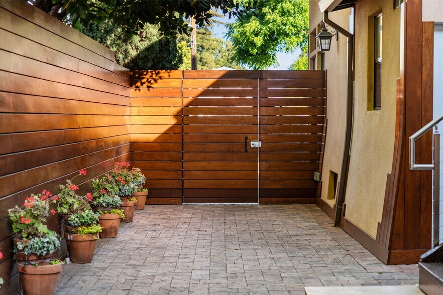 More Photos Of 251 Middlefield Rd, Palo Alto Apartments For Sale