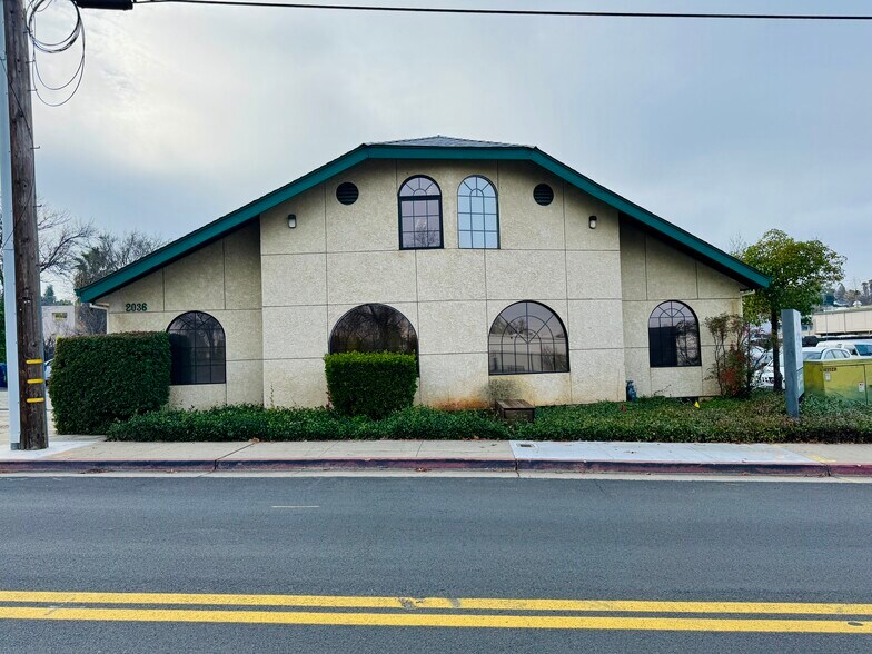 More Photos Of 2036 Railroad Ave, Redding Office For Sale