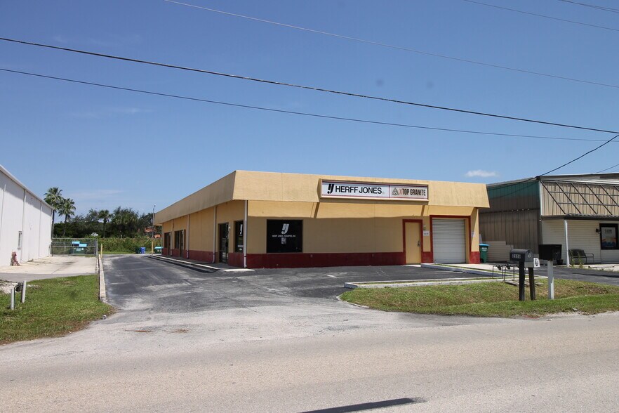 More Photos Of 2126 Andrea Ln, Fort Myers General Retail For Lease