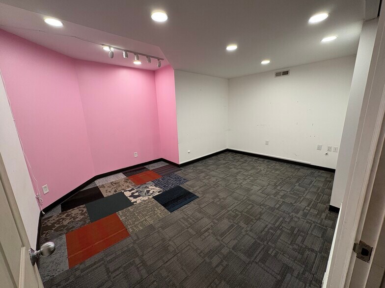 More Photos Of 6800 SW Beaverton Hillsdale Hwy, Portland Freestanding For Lease