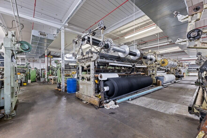 More Photos Of 312 W Luther Ave, Liberty Manufacturing For Sale