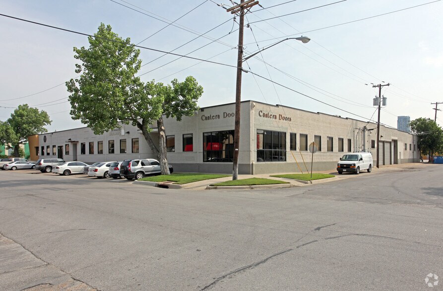 More Photos Of 1202 Dragon St, Dallas Flex For Lease