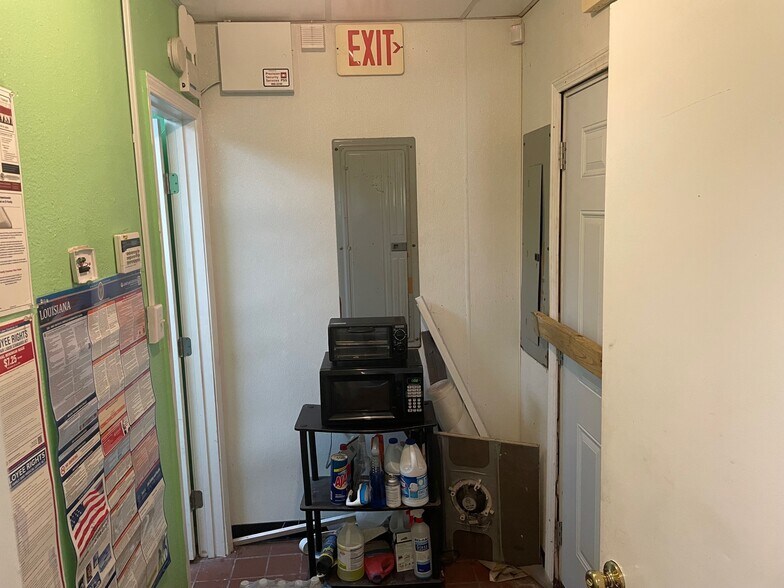 More Photos Of 2600 S Claiborne Ave, New Orleans General Retail For Sale