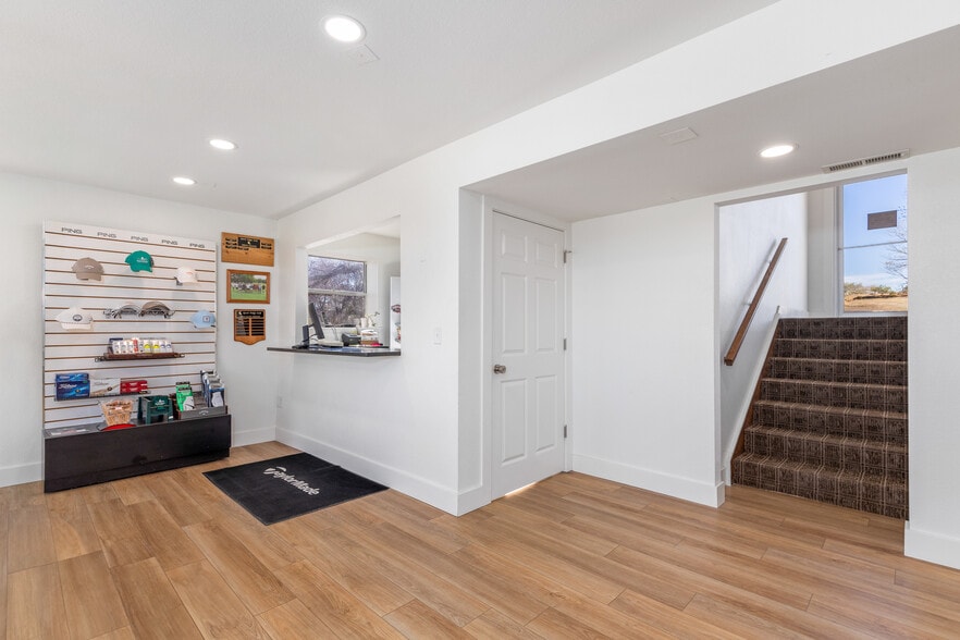 More Photos Of 519 Quail Run Rd, Grove Golf Course Driving Range For Sale