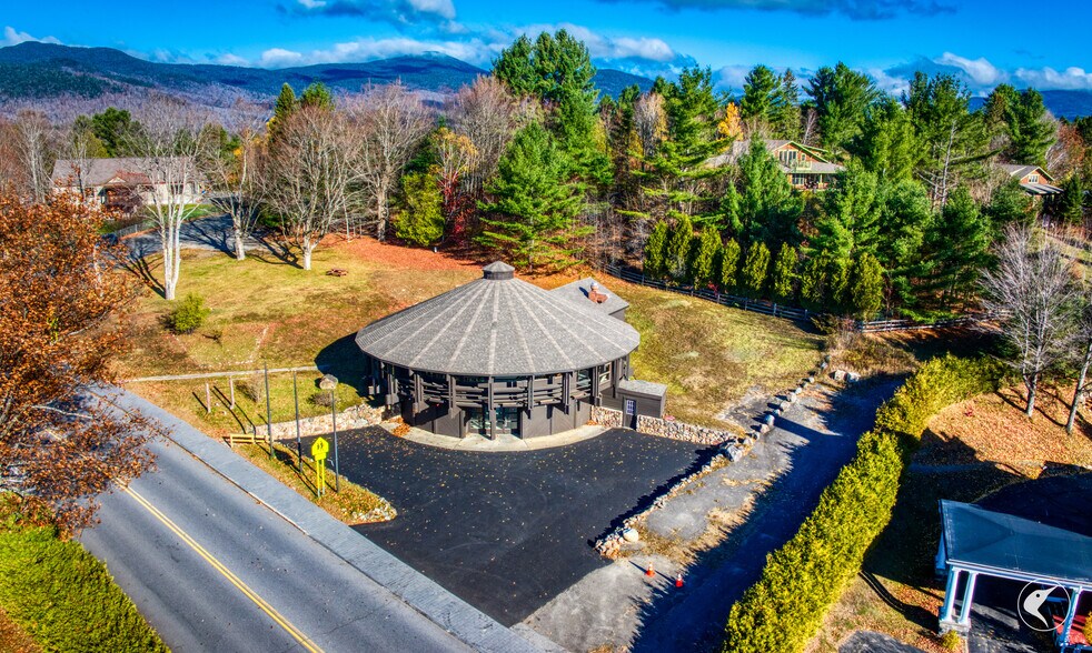 More Photos Of 2345 Saranac Ave, Lake Placid Flex For Sale