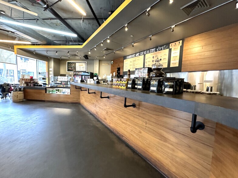 More Photos Of 525 Santa Monica Blvd, Santa Monica Apartments For Lease